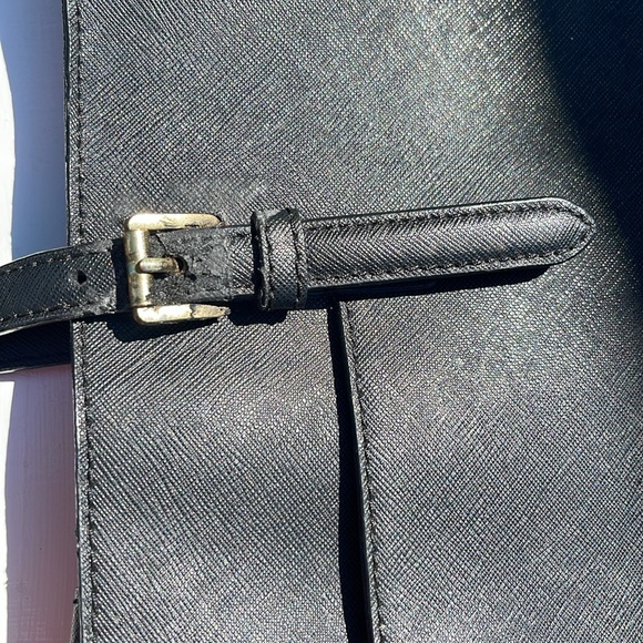 Black Micheal kors tote purse with gold emblem - Picture 7 of 9